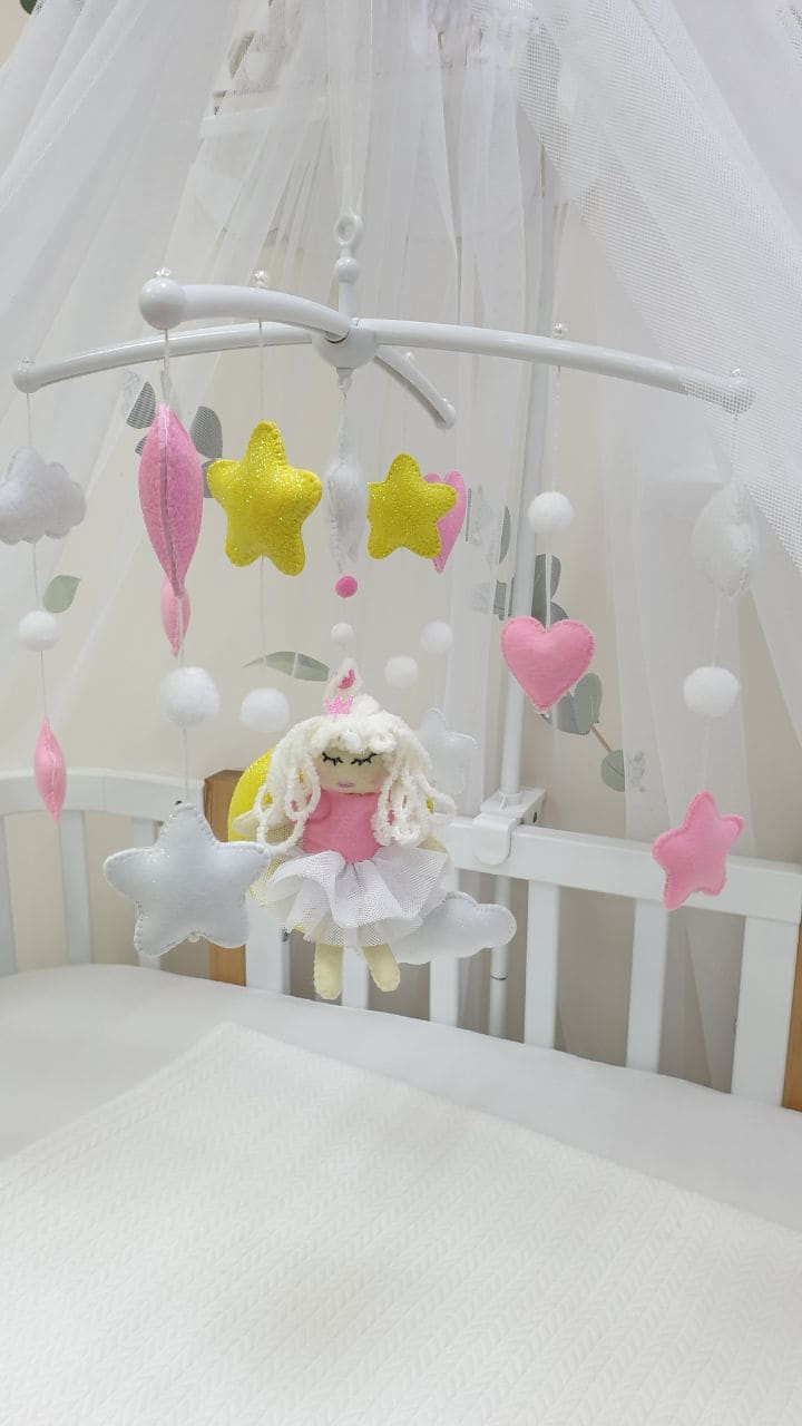 Мобиль для детской кроватки "Кукла Маша"